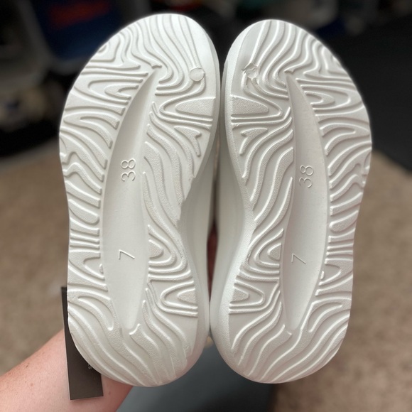 Trillium Slides, Womens 7, Palmer White - Picture 4 of 9